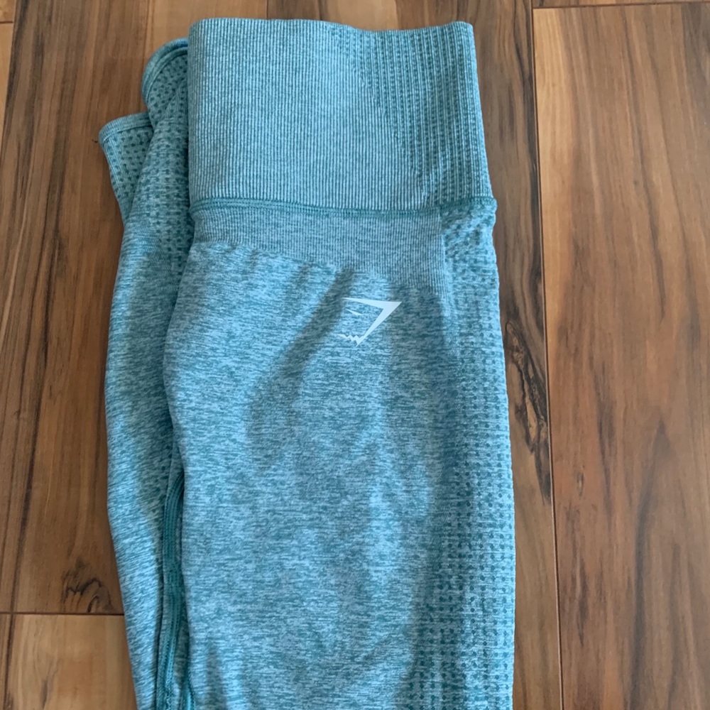 Gym shark leggings